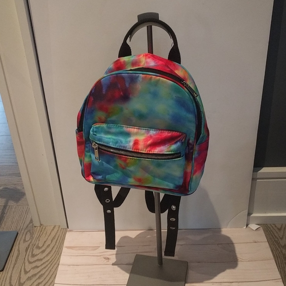 🍀🌺👠Small backpack by forever 21 🌸🍀🌺 - Picture 1 of 6